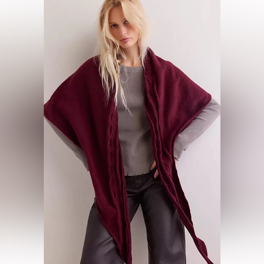 NWT Free people Coastline Cable Knit triangle Scarf!